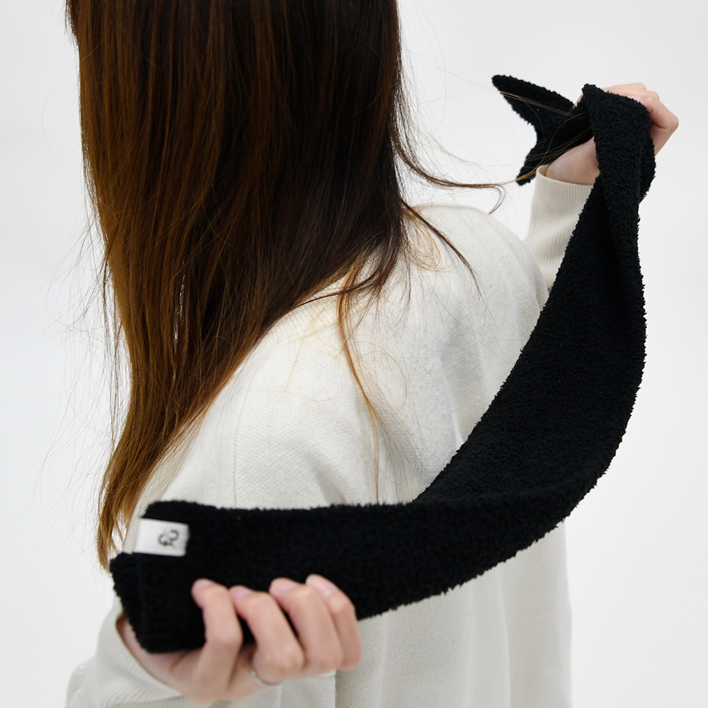 モコ付け襟と同じ素材でできているモコマフラーは髪の毛が広がらない