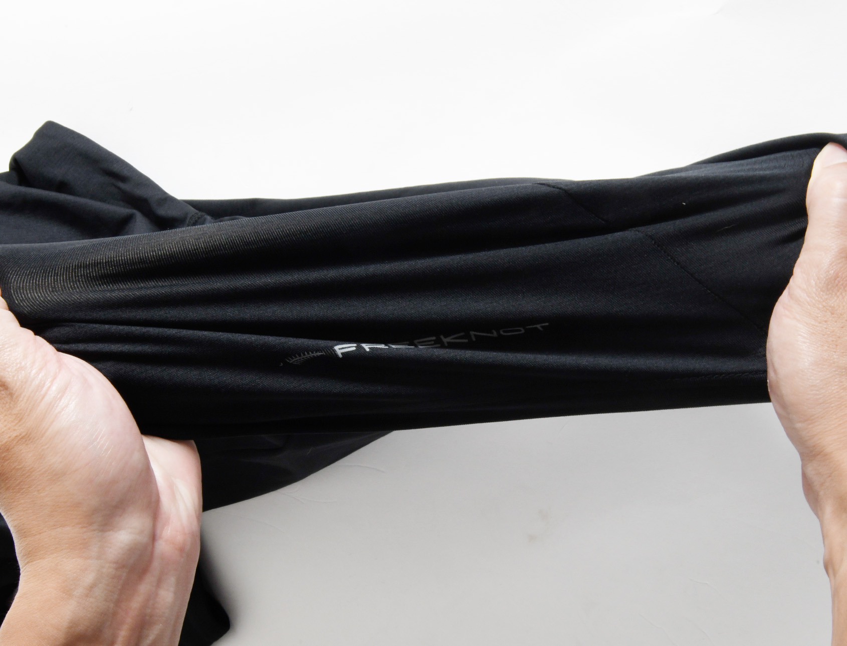 動きを妨げない