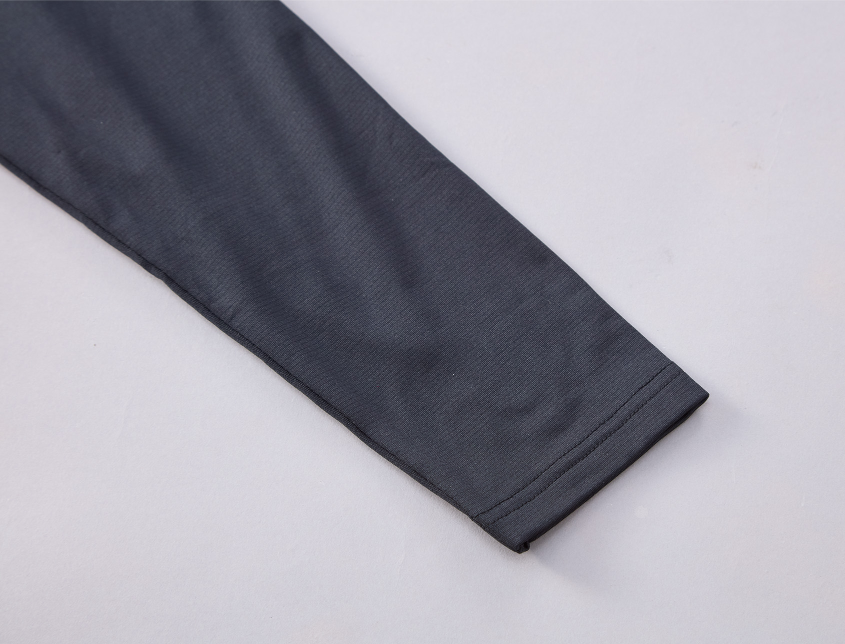 袖口をシンプルに設計